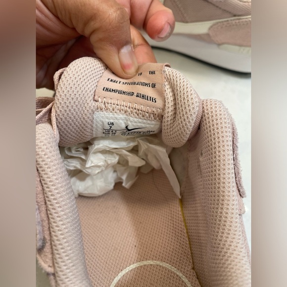 Beautiful‎ Light Pink Venture Runner Women Size 7 - Picture 11 of 11